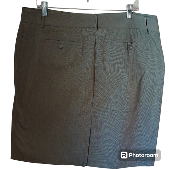 New York & Company Women's Gray Stretch Pinstripe Pencil Skirt Size 16 - Picture 2 of 9